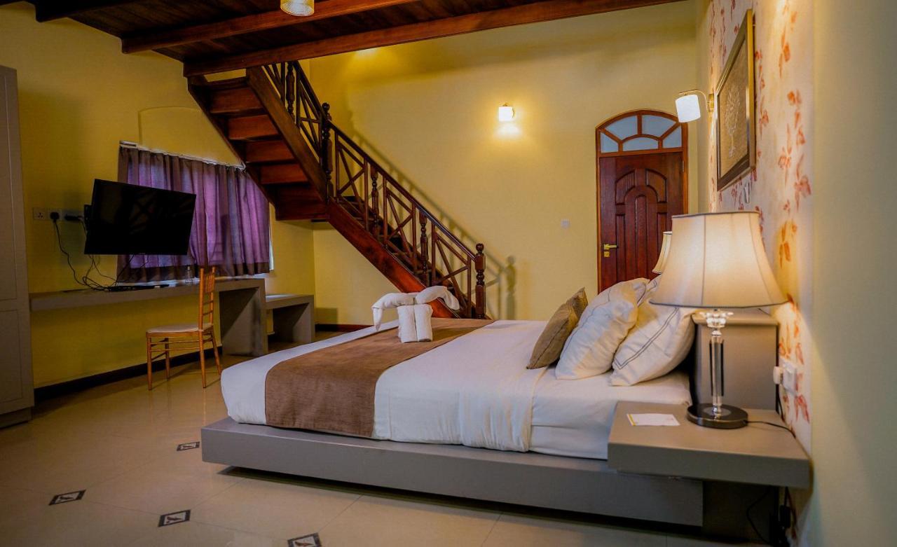 Royal Classic Resort Kandy Buitenkant foto