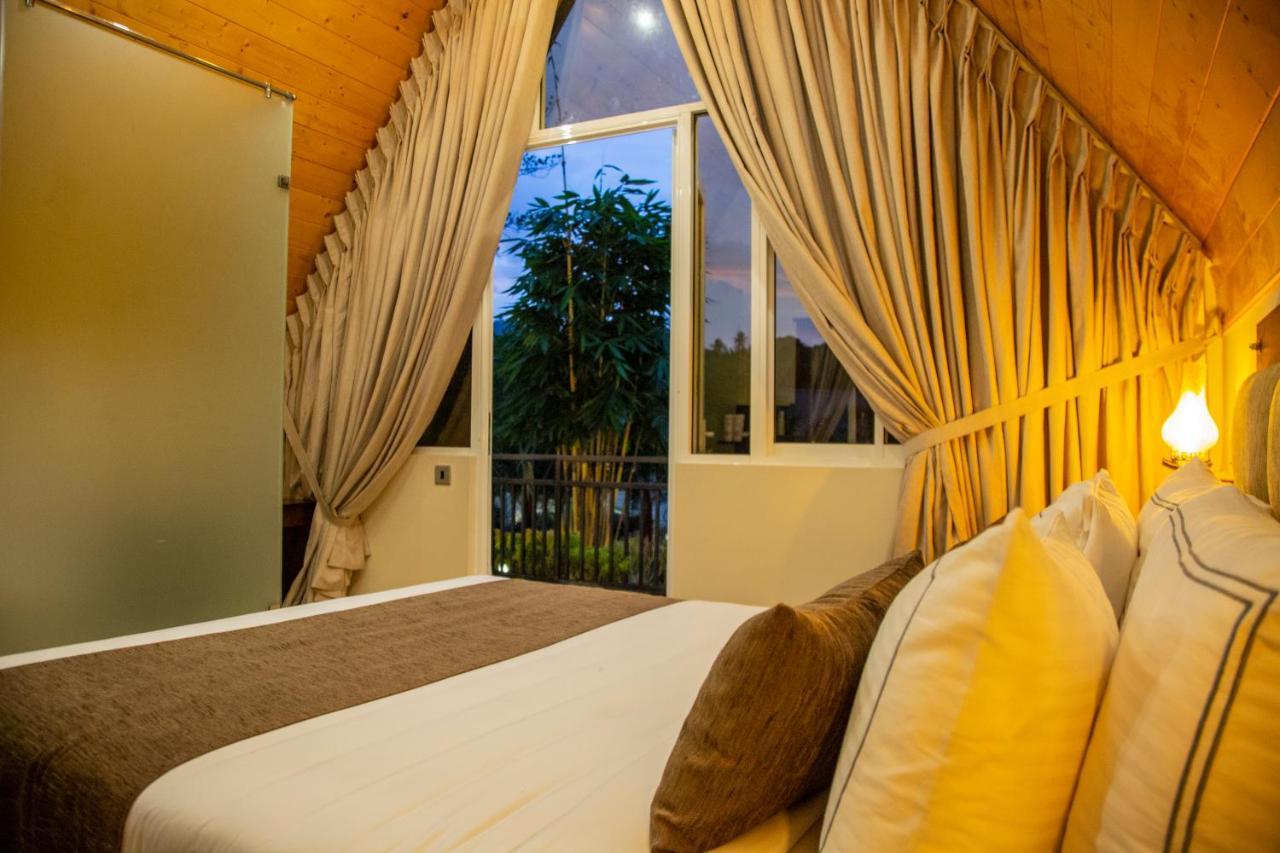 Royal Classic Resort Kandy Buitenkant foto