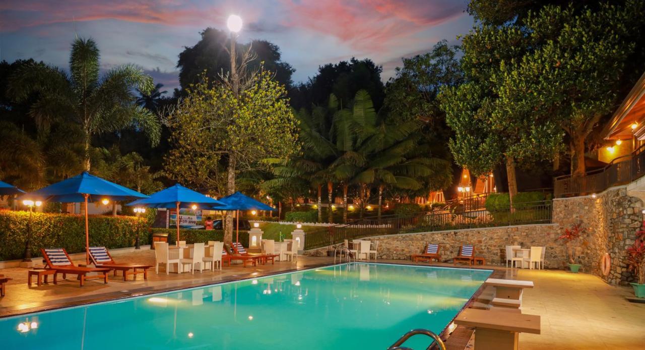 Royal Classic Resort Kandy Buitenkant foto