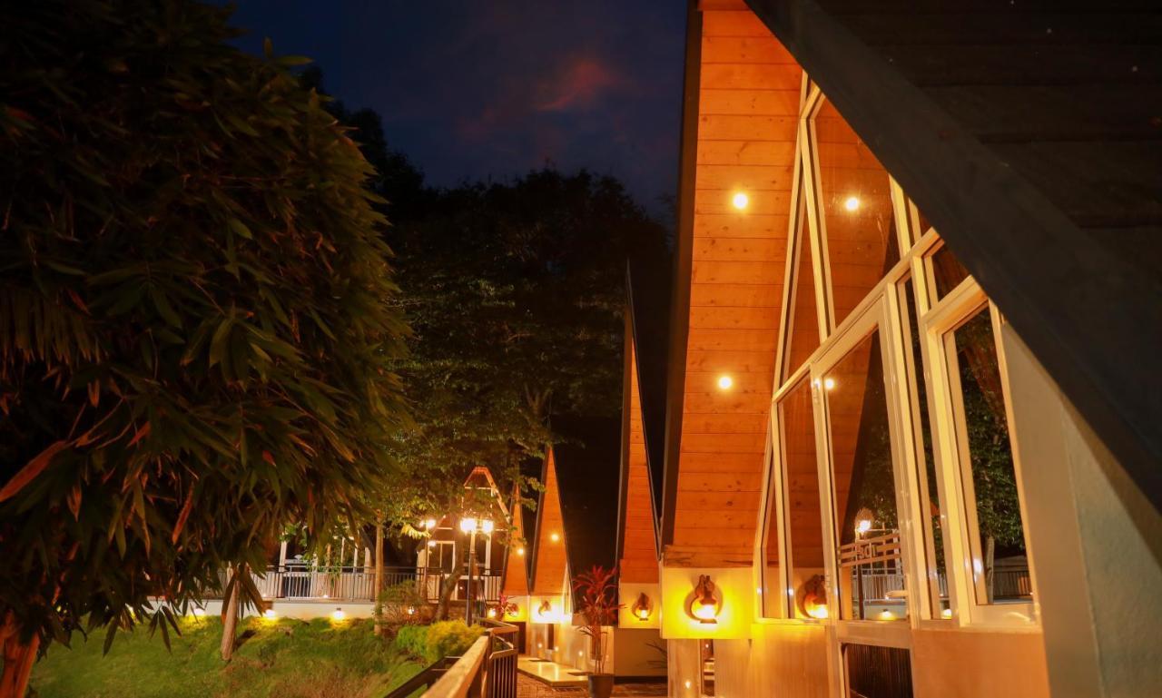 Royal Classic Resort Kandy Buitenkant foto