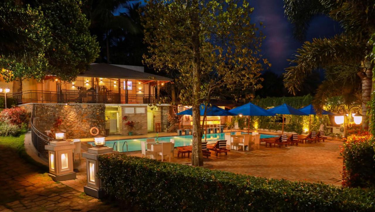 Royal Classic Resort Kandy Buitenkant foto