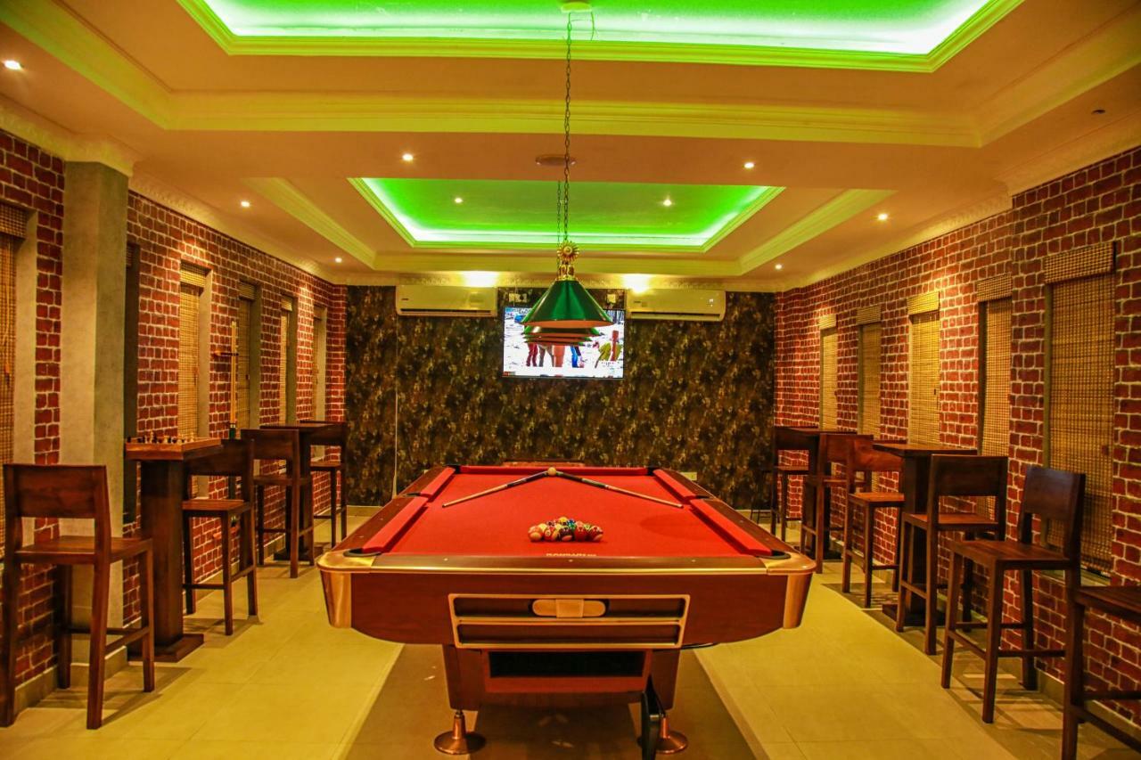 Royal Classic Resort Kandy Buitenkant foto